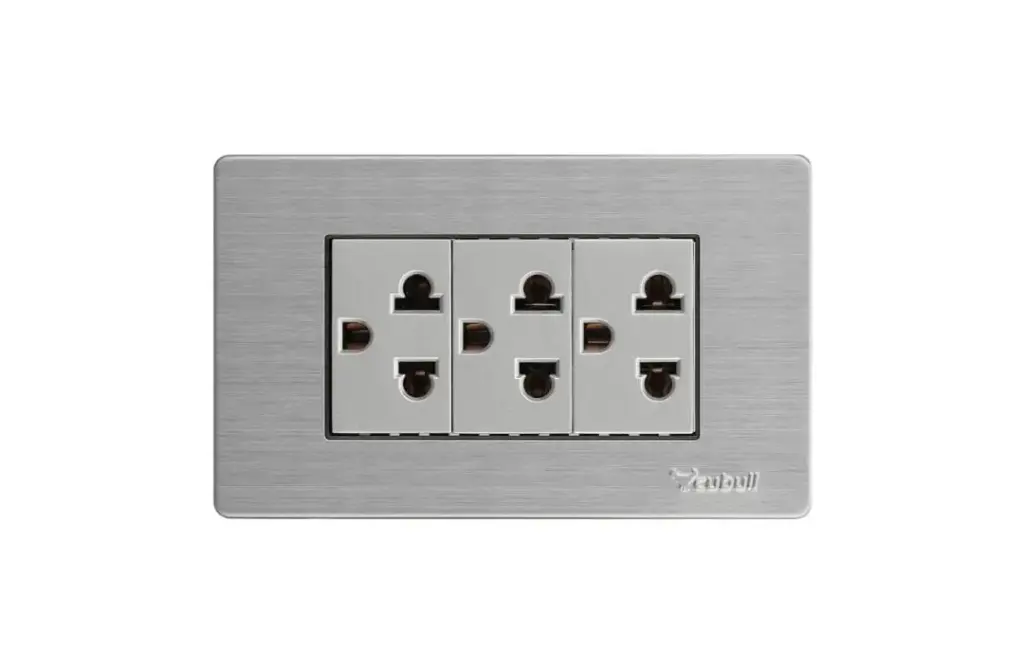 TOMACORRIENTE TRIPLE L/T ACERO EMPOTRADO CUBULL